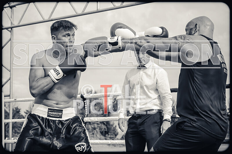 BOUT 5 - Martin the Swinger Budge v Wayne the Renegade Ogier-46 - BOUT 5 - Martin 'the Swinger' Budge v Wayne 'the Renegade' Ogier