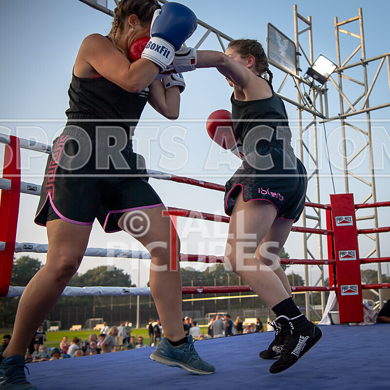 BOUT 13 - Jo -the Hammer- Wheatley v Fran -the Force- Field-18 - BOUT 13 - Jo 'the Hammer' Wheatley v Fran 'the Force' Field