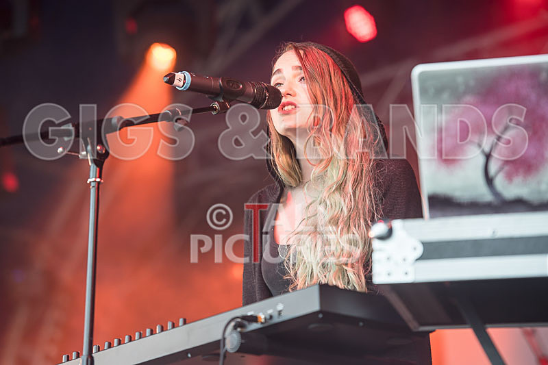 She Drew the Gun-2 - SHE DREW THE GUN