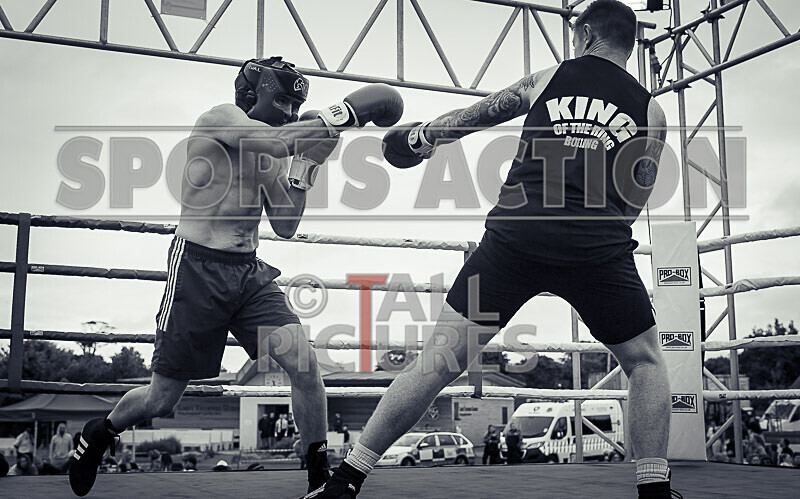 BOUT 11- Roland the Doc Archer v Chris the Trigger ONeil-12 - BOUT 11- Roland 'the Doc' Archer v Chris 'the Trigger' O'Neil