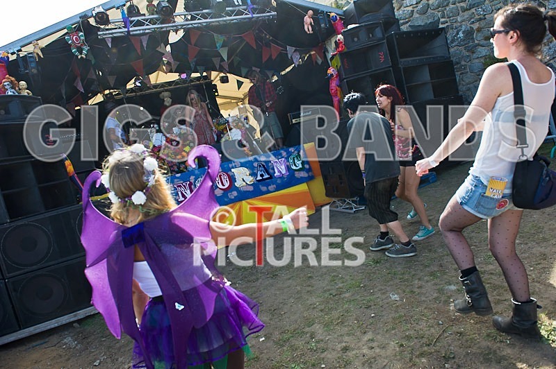 Hippie Picnic-7 - HIPPIE PICNIC