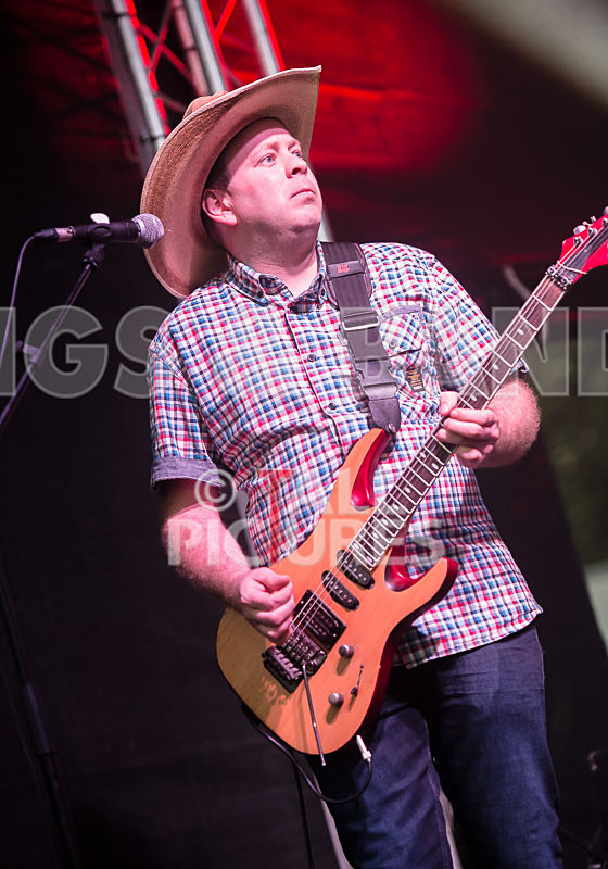 J-C  The Looney Tunes Band-13 - J-C & THE LOONEY TUNES BAND