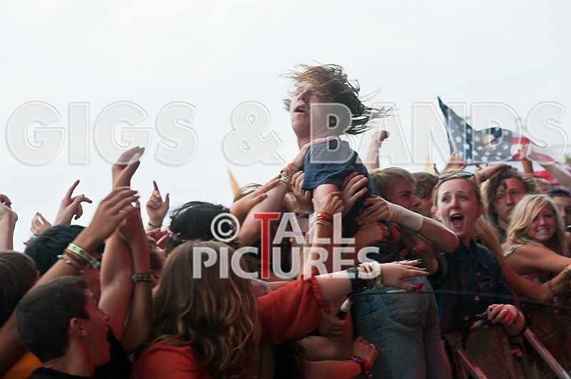 Cage the Elephant-51 - CAGE THE ELEPHANT