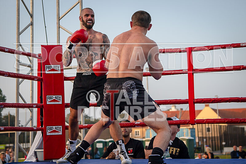 BOUT 14 - Koen -Kraken- Le Prevost v Lewis Bourgaize-21 - BOUT 14 - Koen 'Kraken' Le Prevost v Lewis Bourgaize
