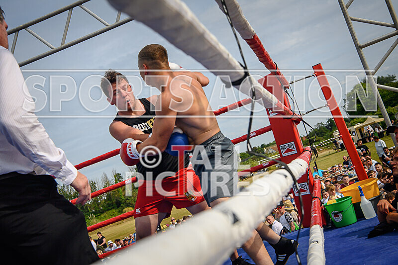BOUT 4 - Sam Kamikazae Kissack v Charlie White-14 - BOUT 4 - Sam 'Kamikazae' Kissack v Charlie White