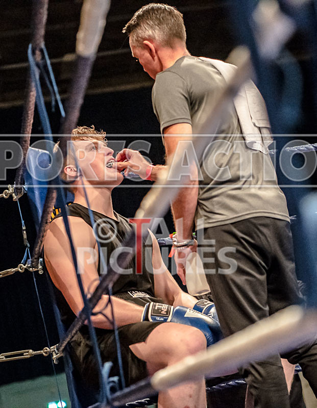 BOUT-10_Obile Botchway v Miles Horn-12 - BOUT-10_Obile Botchway v Miles Horn