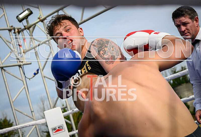 BOUT 4 - Sam Kamikazae Kissack v Charlie White-16 - BOUT 4 - Sam 'Kamikazae' Kissack v Charlie White