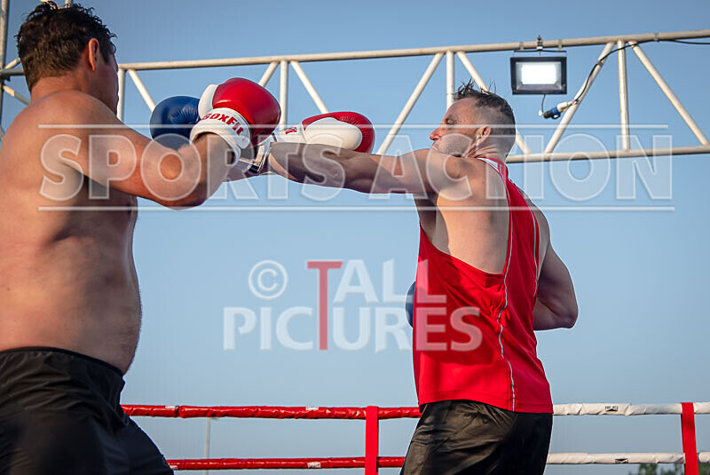 BOUT 11 - Rolo -9 and a Half Digits De Saumarez v Darren -the Executio - BOUT 11 - Rollo '9 and a Half Digits' De Saumarez v Darren 'the Executioner' Etasse