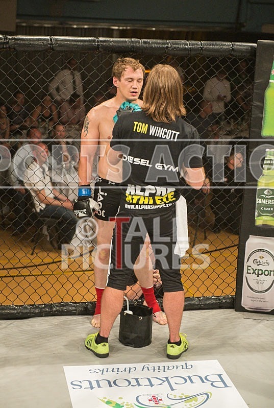 Lock-in Guernsey_2013_Bout-15-8 - BOUT-15