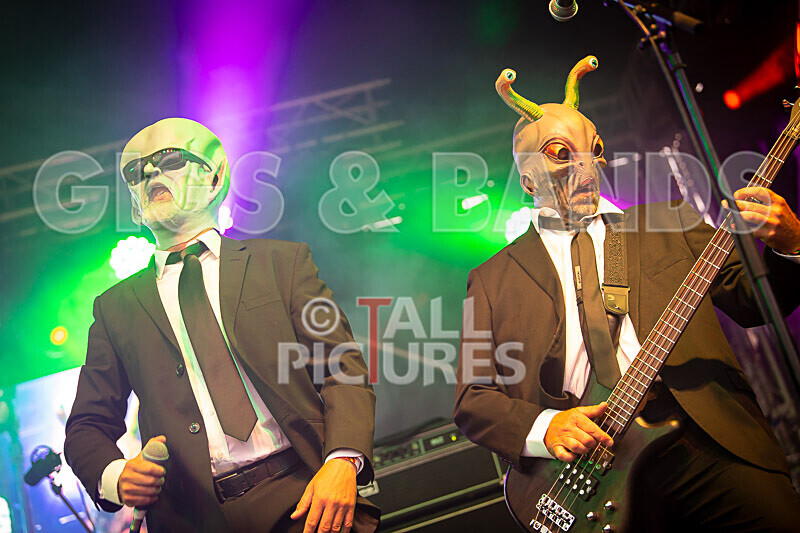 The Bensons-13 - THE BENSONS