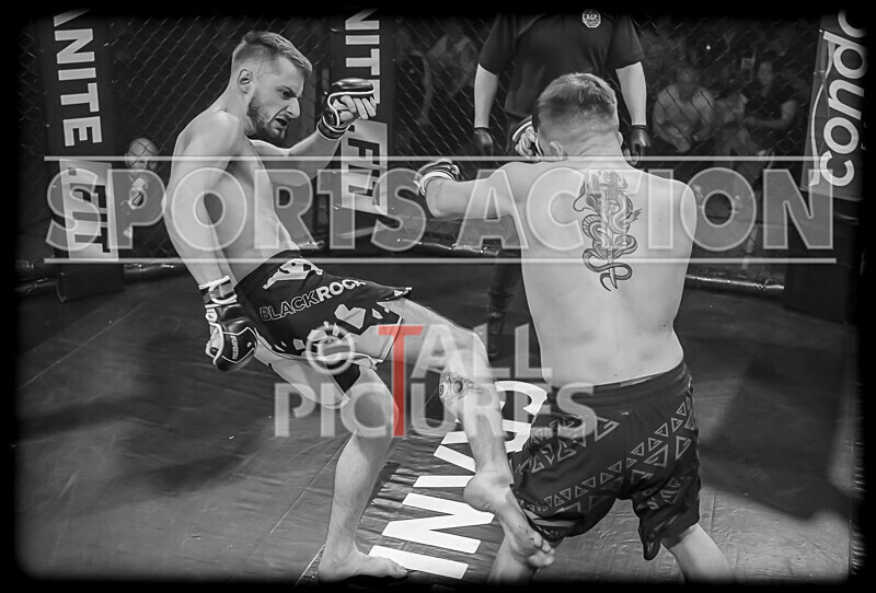 BOUT- 11 - James Jeune v Matt Iwon-18 - BOUT 11 - James Jeune v Matt Iwon