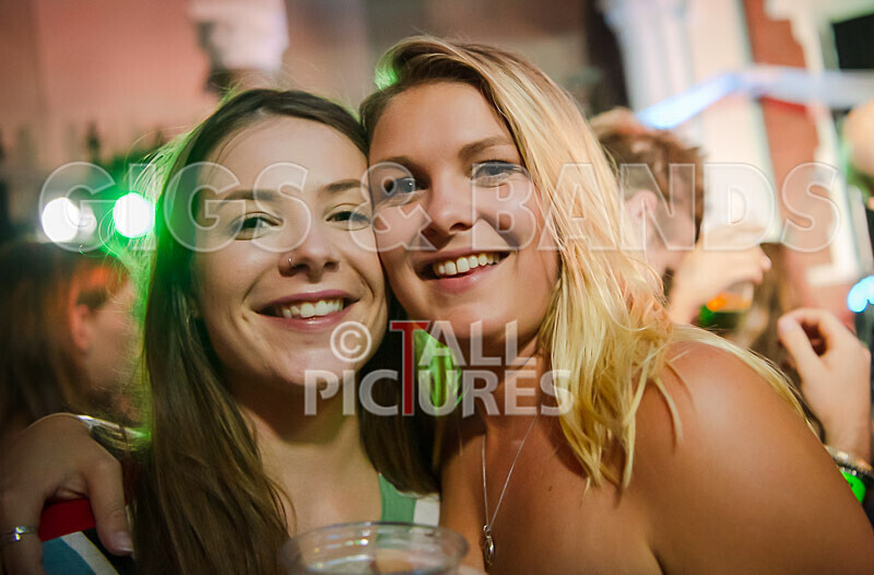 Retro Festival_Flower Market 2020-25 - RETRO FESTIVAL 2020_THE FLOWER MARKET SCENE