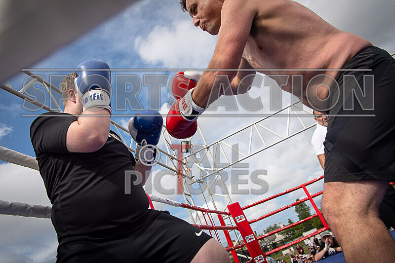 BOUT 4- Rollo 9 and a Half Digits v Tony Foxey Fox-40 - BOUT 4- Rollo '9 and a Half Digits' v Tony 'Foxey' Fox