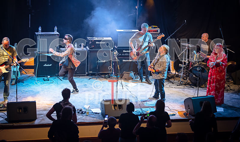 The Sacred Hearts-31 - THE SACRED HEARTS