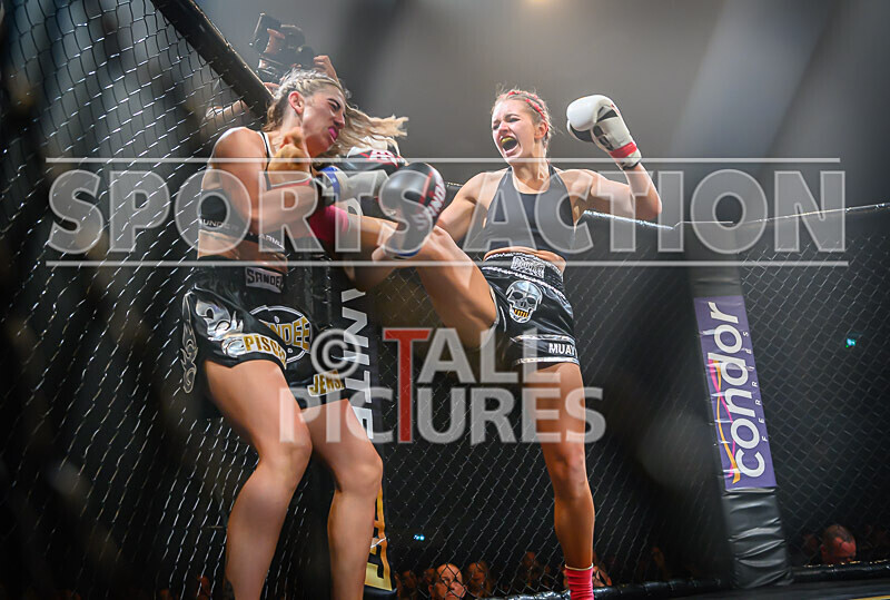 BOUT- 9 - Laura Douglas v Georgia Blumsom-17 - BOUT 9 - Laura Douglas v Georgia Blumsom