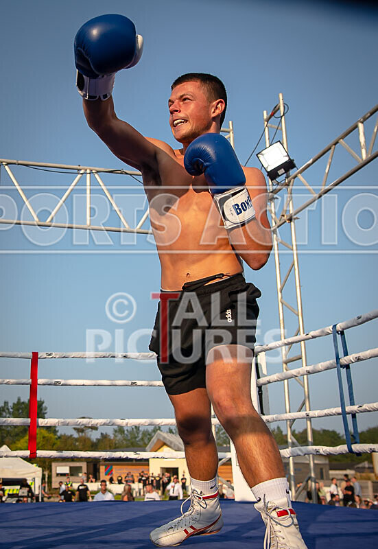 BOUT 10 - Myles -Dangerous- Duquemin v Jordan -the Rookie- Redwood-29 - BOUT 10 - Myles 'Dangerous' Duquemin v Jordan 'the Rookie' Redwood