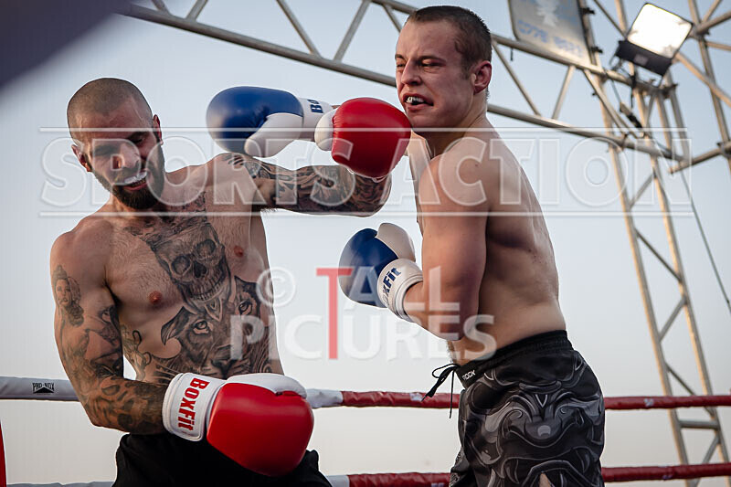 BOUT 14 - Koen -Kraken- Le Prevost v Lewis Bourgaize-25 - BOUT 14 - Koen 'Kraken' Le Prevost v Lewis Bourgaize