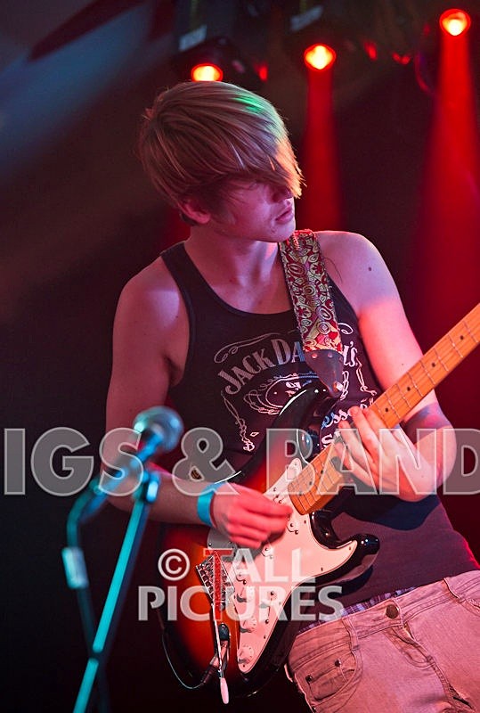 9 Lives-17 - 9 LIVES