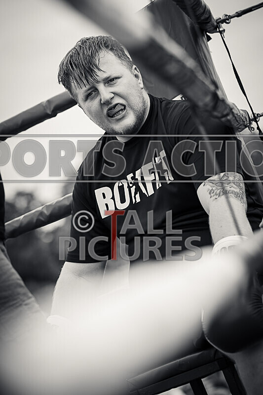 BOUT 4- Rollo 9 and a Half Digits v Tony Foxey Fox-38 - BOUT 4- Rollo '9 and a Half Digits' v Tony 'Foxey' Fox