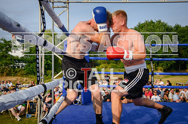 BOUT 8 - Mark Butterwork v Marvelous Modris Kononovs-11 - BOUT 8 - Mark Butterwork v 'Marvelous' Modris Kononovs