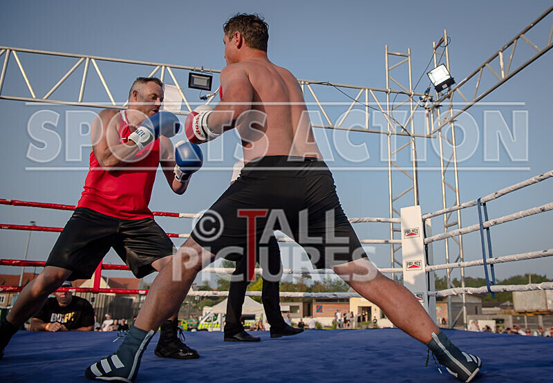 BOUT 11 - Rolo -9 and a Half Digits De Saumarez v Darren -the Executio - BOUT 11 - Rollo '9 and a Half Digits' De Saumarez v Darren 'the Executioner' Etasse