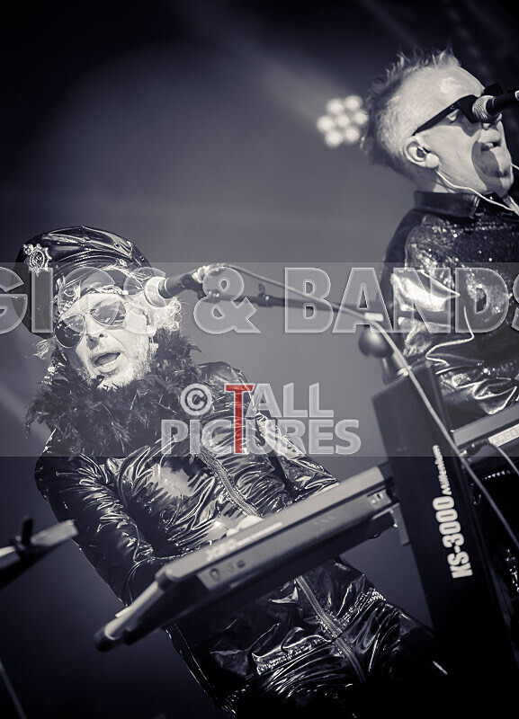 Fade 2 Grey-483 - FADE 2 GREY