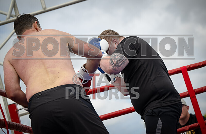BOUT 4- Rollo 9 and a Half Digits v Tony Foxey Fox-10 - BOUT 4- Rollo '9 and a Half Digits' v Tony 'Foxey' Fox