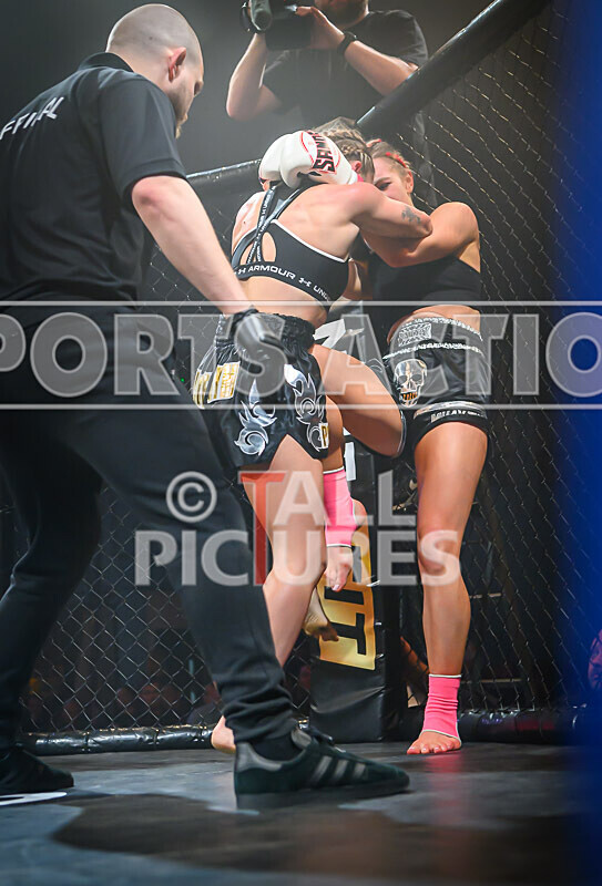 BOUT- 9 - Laura Douglas v Georgia Blumsom-58 - BOUT 9 - Laura Douglas v Georgia Blumsom