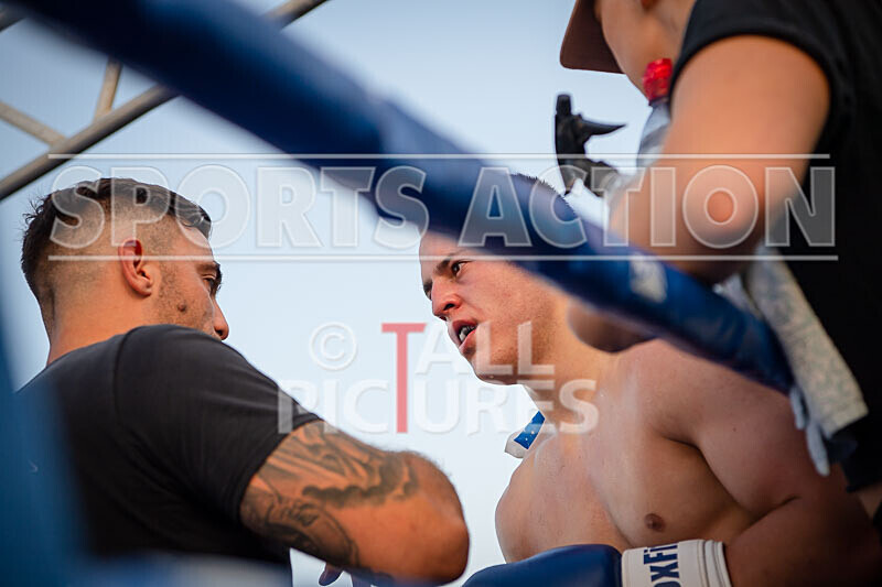 BOUT 14 - Koen -Kraken- Le Prevost v Lewis Bourgaize-18 - BOUT 14 - Koen 'Kraken' Le Prevost v Lewis Bourgaize