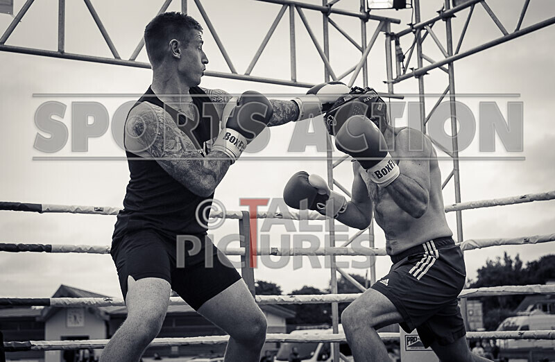 BOUT 11- Roland the Doc Archer v Chris the Trigger ONeil-6 - BOUT 11- Roland 'the Doc' Archer v Chris 'the Trigger' O'Neil