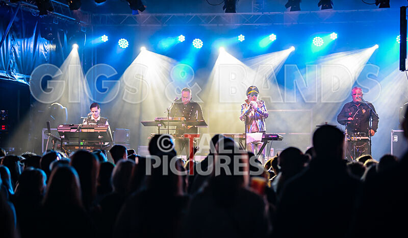 Fade2Grey-410 - FADE2GREY