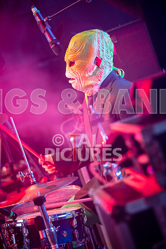 The Bensons-5 - THE BENSONS