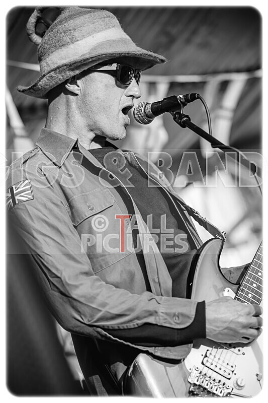 The Bensons-38 - THE BENSONS