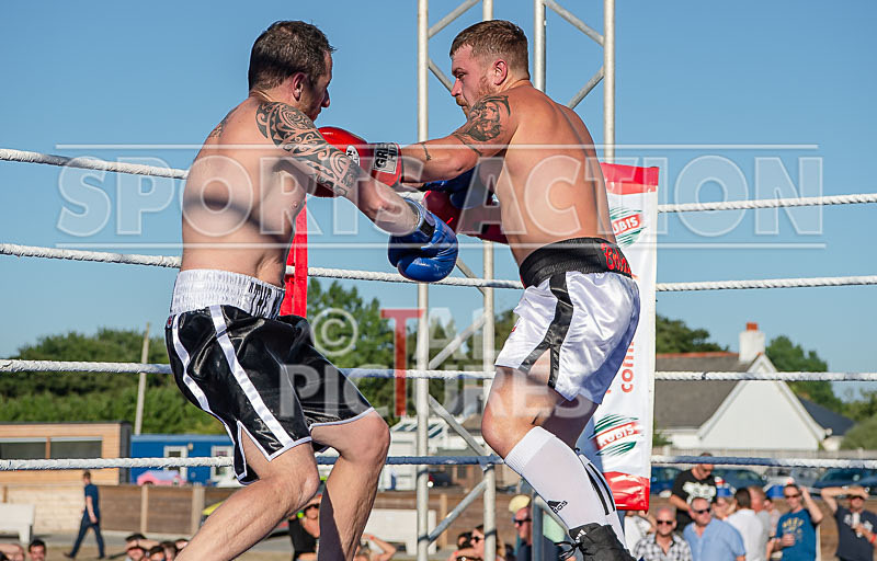 BOUT-3- Simon The Machine March v Rob The Brutal Brehaut-34 - BOUT-3 Simon 'The Machine' March v Rob 'The Brutal' Brehaut