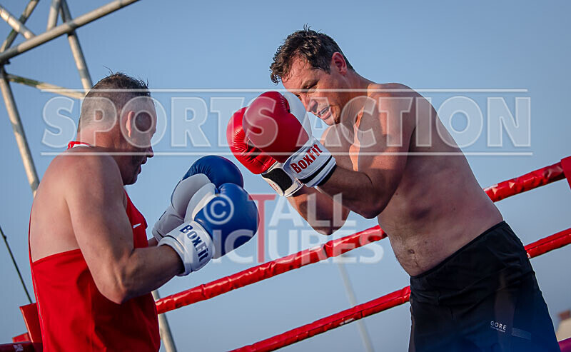 BOUT 11 - Rolo -9 and a Half Digits De Saumarez v Darren -the Executio - BOUT 11 - Rollo '9 and a Half Digits' De Saumarez v Darren 'the Executioner' Etasse