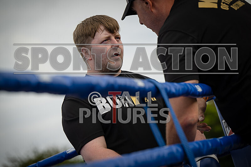BOUT 4- Rollo 9 and a Half Digits v Tony Foxey Fox-8 - BOUT 4- Rollo '9 and a Half Digits' v Tony 'Foxey' Fox