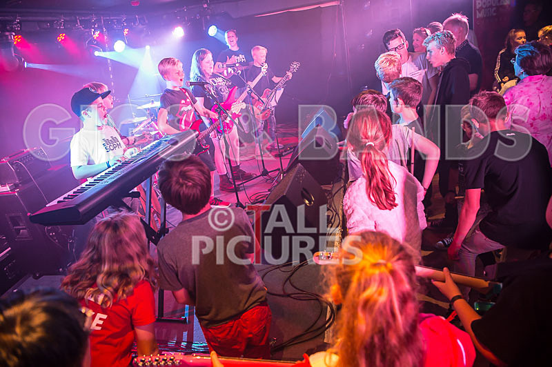 Clash of the Bloosers-26 - CLASH OF THE BLOOSERS