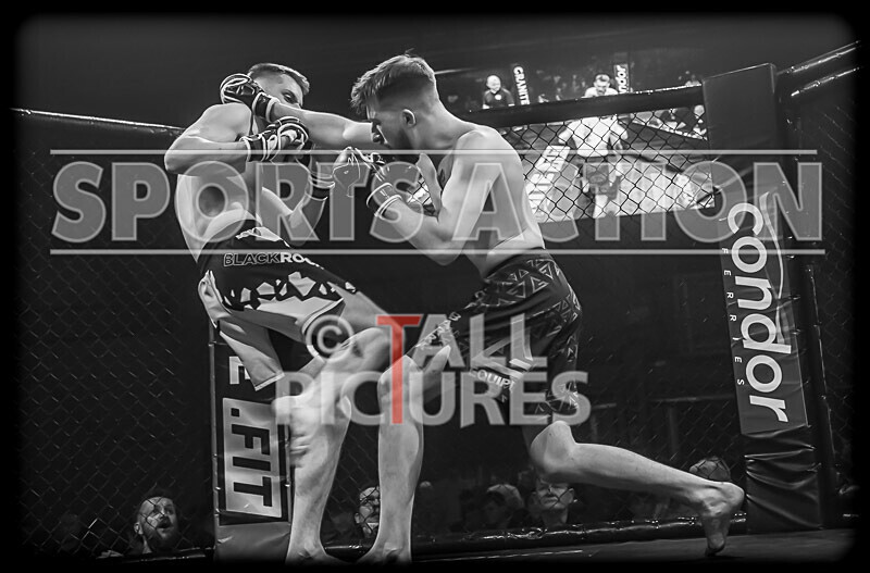 BOUT- 11 - James Jeune v Matt Iwon-41 - BOUT 11 - James Jeune v Matt Iwon