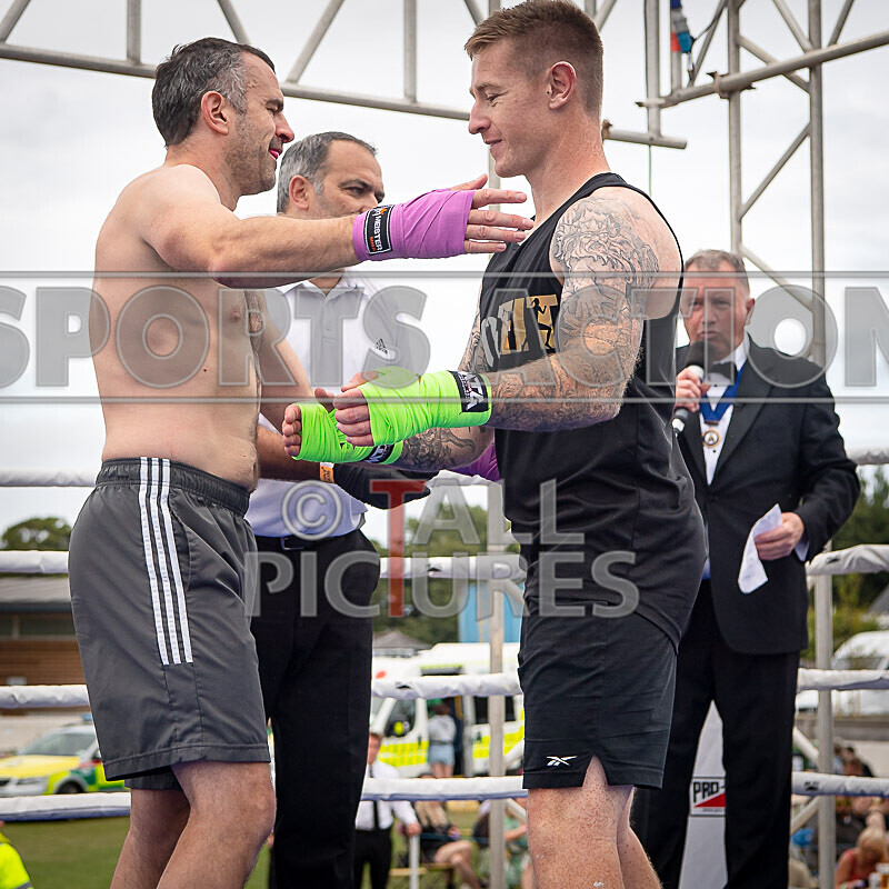 BOUT 11- Roland the Doc Archer v Chris the Trigger ONeil-23 - BOUT 11- Roland 'the Doc' Archer v Chris 'the Trigger' O'Neil