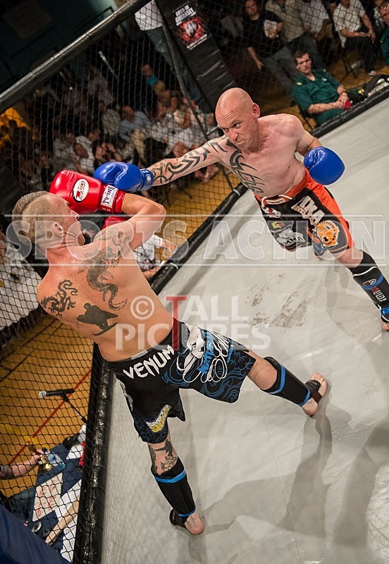 Cage Fighting_2012_Bout 10-31 - BOUT-10