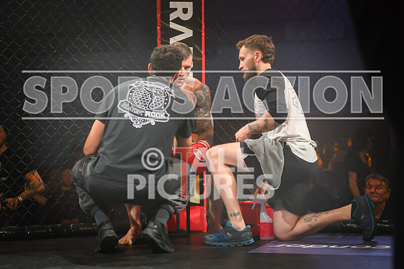 BOUT- 10 - Johan Pols v Ralph Pickering-35 - BOUT 10 - Johan Pols v Ralph Pickering