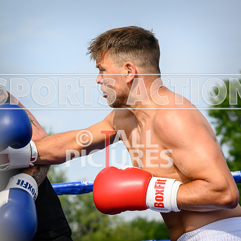 BOUT 5 - Martin the Swinger Budge v Wayne the Renegade Ogier-15 - BOUT 5 - Martin 'the Swinger' Budge v Wayne 'the Renegade' Ogier