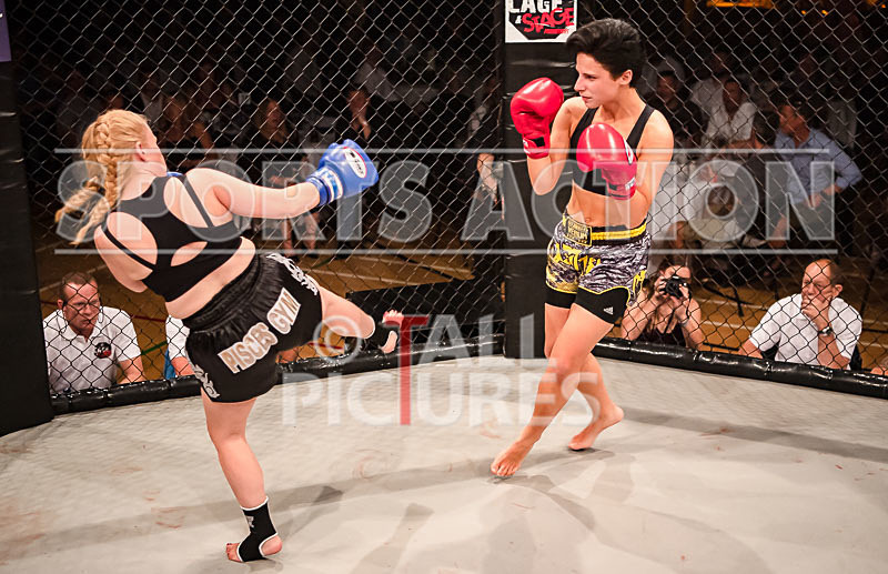 BOUT-7- Carol Crowther v Charise Mourant-12 - BOUT-7 Carol Crowther v Charise Mourant