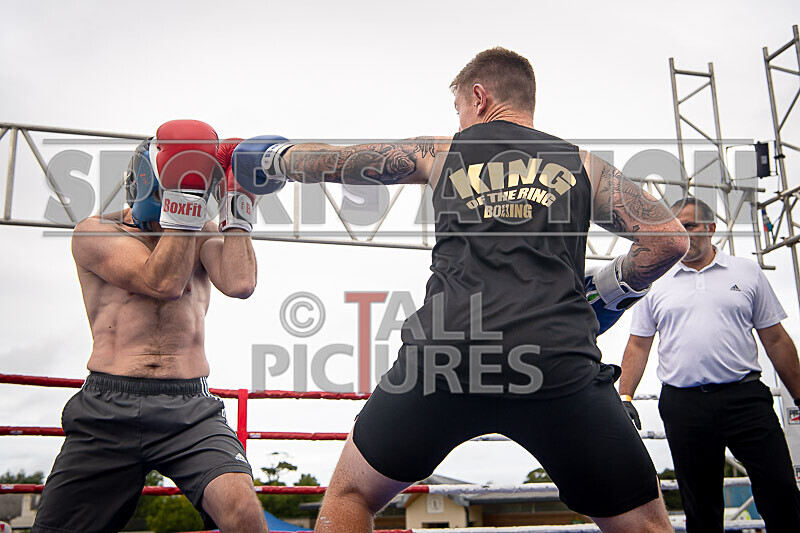 BOUT 11- Roland the Doc Archer v Chris the Trigger ONeil-14 - BOUT 11- Roland 'the Doc' Archer v Chris 'the Trigger' O'Neil