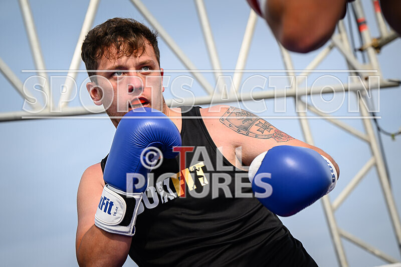 BOUT 4 - Sam Kamikazae Kissack v Charlie White-33 - BOUT 4 - Sam 'Kamikazae' Kissack v Charlie White
