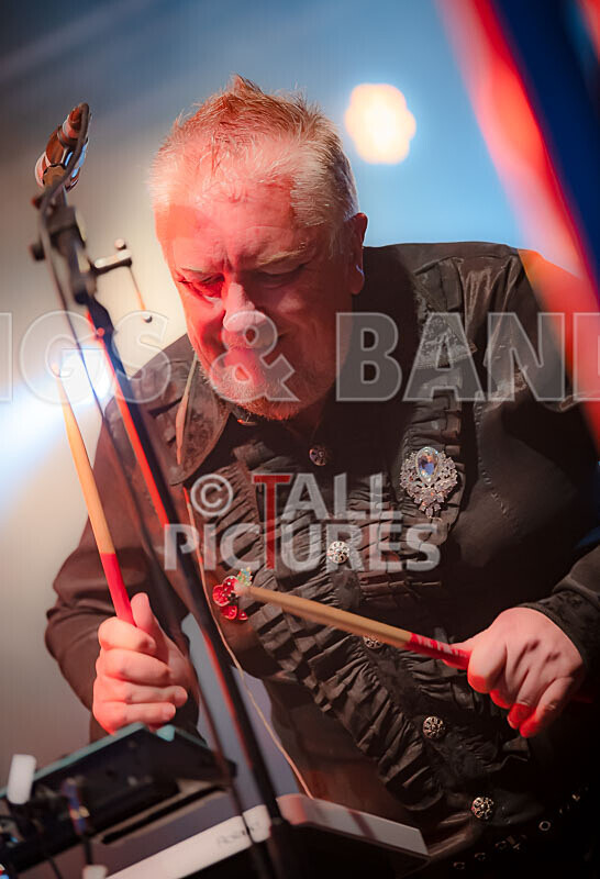 Fade2Grey-423 - FADE2GREY