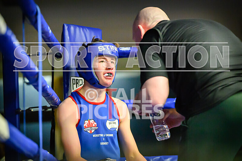 BOUT- 5 - Arnie Watson v Ryan Henry-17 - BOUT 5 - Arnie Watson v Ryan Henry