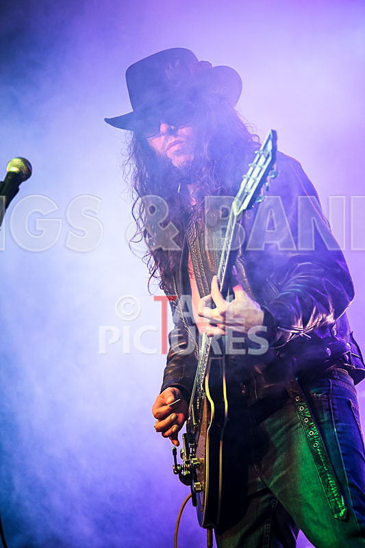 Johnny Cage and the Voodoo Groove-12 - JOHNNY CAGE AND THE VOODOO GROOVE