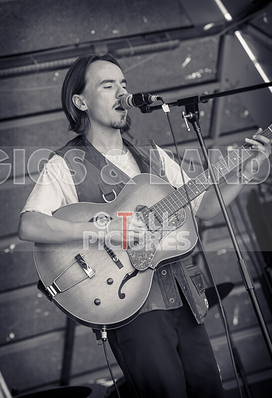 Richard Burgess-4 - RICHARD BURGESS