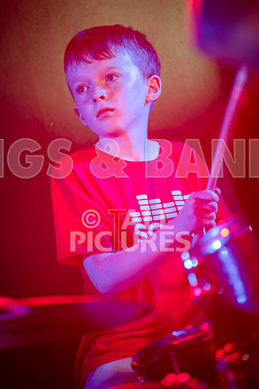 The Minorities-19 - THE MINORITIES